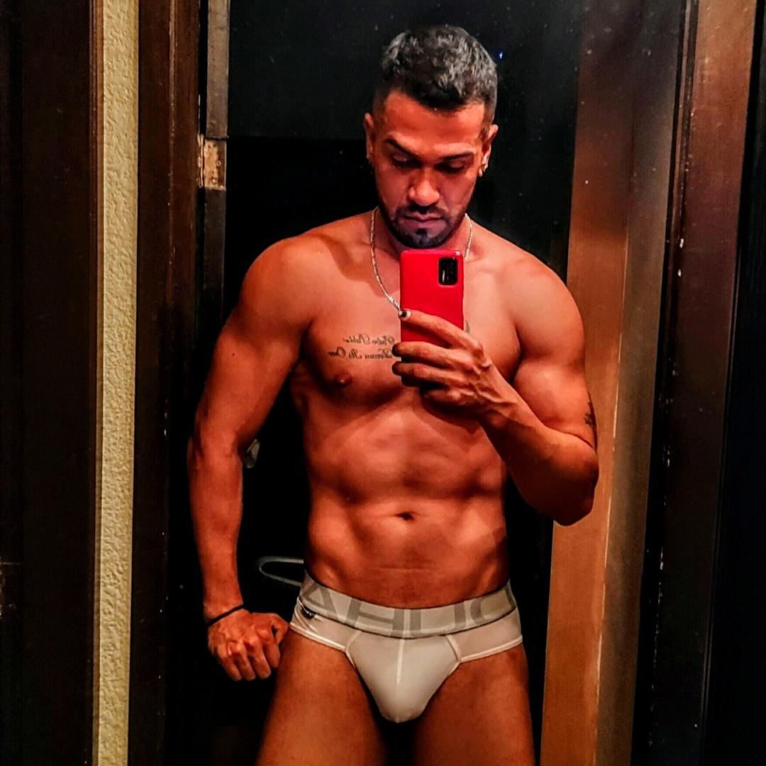 NexusAleck's tweet photo. #NuevaFotoDePerfil https://t.co/ZThiZ1NMpZ