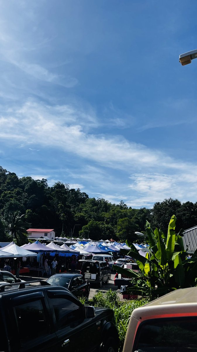 Mari kita mandi sinaran matahari di pasar tamu hujung minggu di <a href="/BeaufortTown/">Beaufort Town</a>