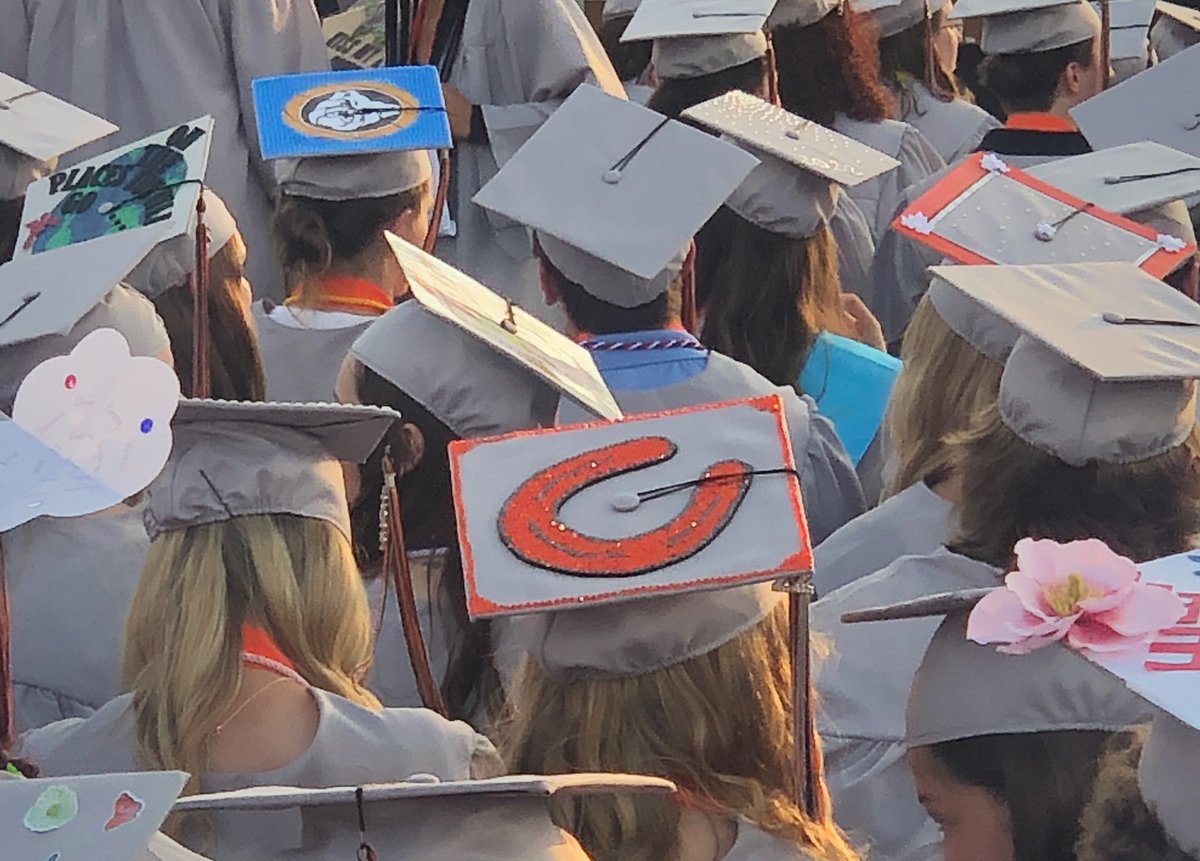 DCS_Pacers's tweet photo. Congratulations Hayes Graduates! #2022 https://t.co/ySVJNqGG4m