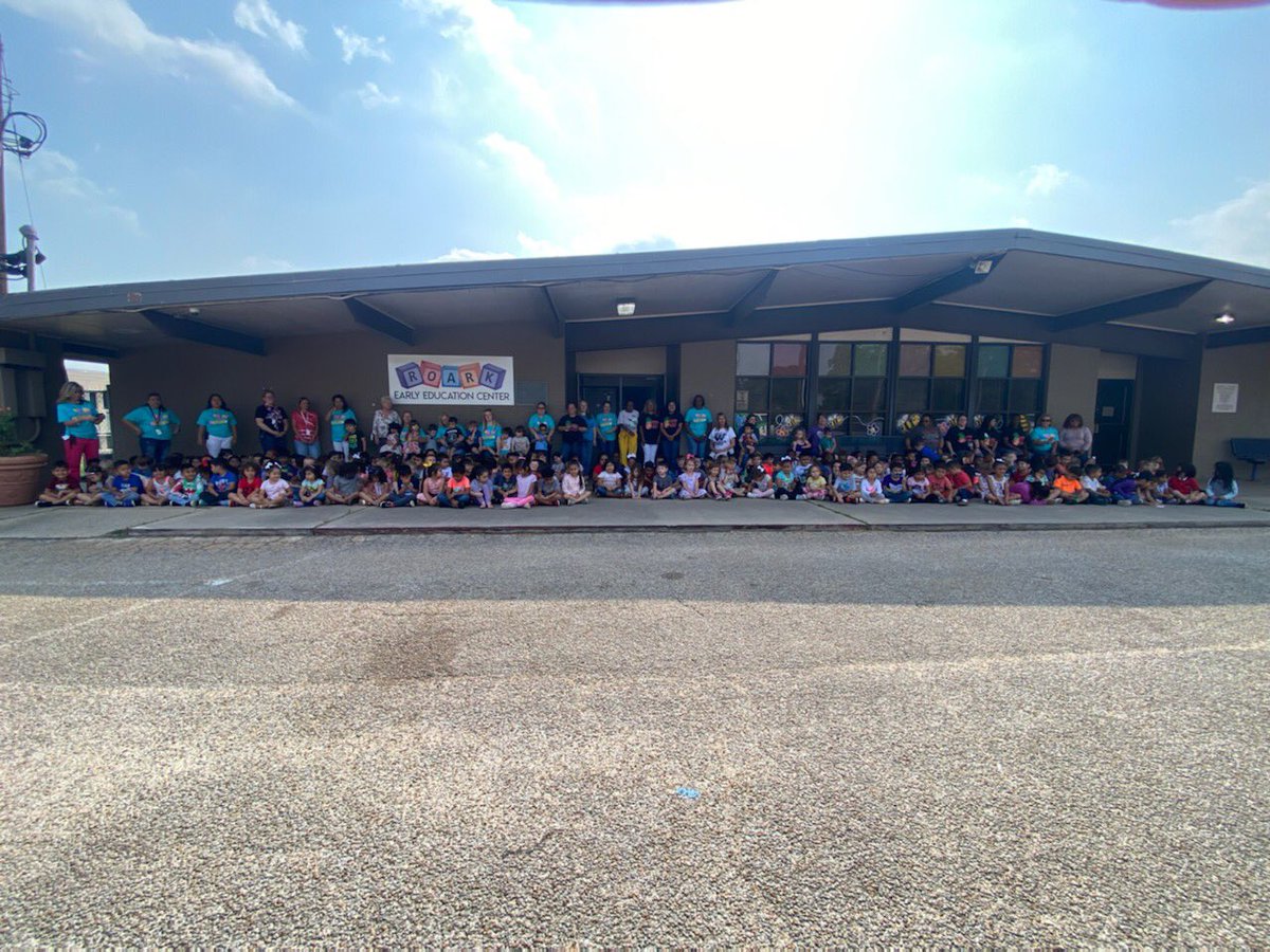 RoarkEarly's tweet photo. Willis Wildkat Class of 2035! The last group of students to attend the OLD @RoarkEarly ! It’s sad, but exciting at the same time! We’re moving on up! #RoarinRoarkKats #ThePlace2🐝 https://t.co/7KJSbKmZUs