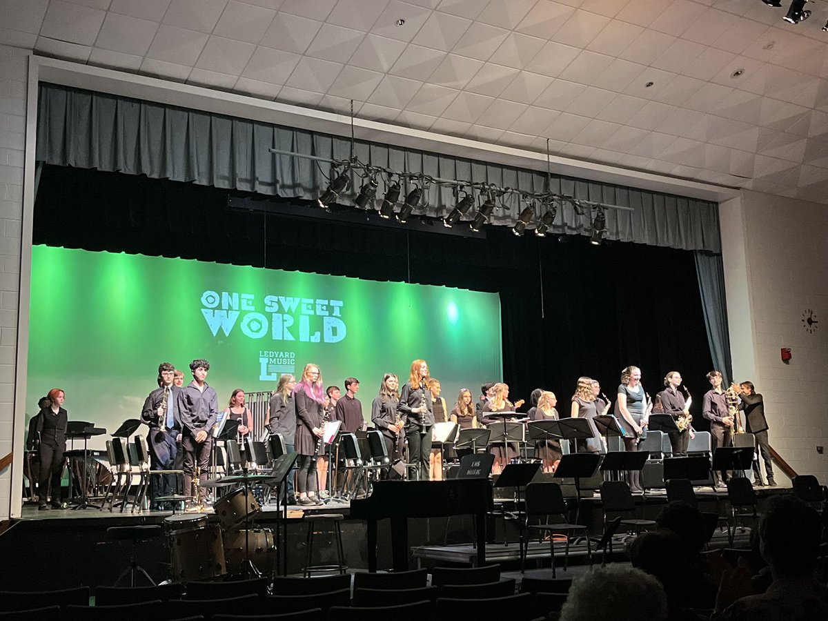 melaniewcometa's tweet photo. The first in a series of “lasts” for the next few weeks. 😢💙🎵 Congrats to @MrThomasLHSBand and the Ledyard Bands (and especially the seniors) on their final mainstage performance of the season! It has been a joy to hear you all year! https://t.co/d3JuU1lwTN