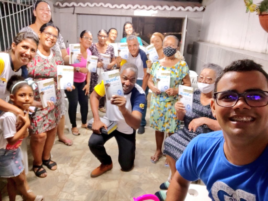 GeovaneDias7's tweet photo. Sexta-feira a Noite é o Momento de Celebração nas com os Pequenos Grupos no Distrito do Curado!! #PGMyStyle https://t.co/QRyzEA4euL