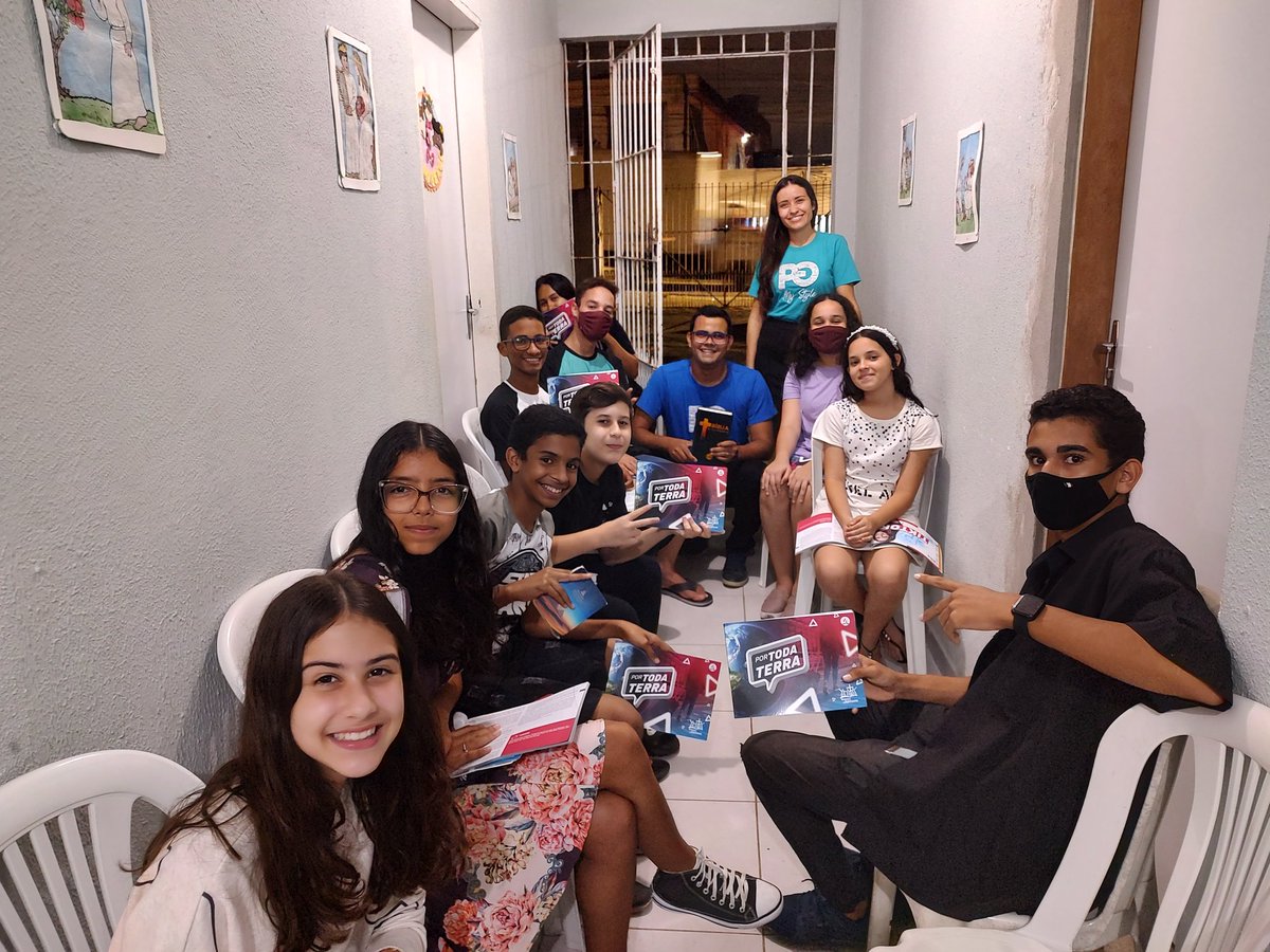 GeovaneDias7's tweet photo. Sexta-feira a Noite é o Momento de Celebração nas com os Pequenos Grupos no Distrito do Curado!! #PGMyStyle https://t.co/QRyzEA4euL