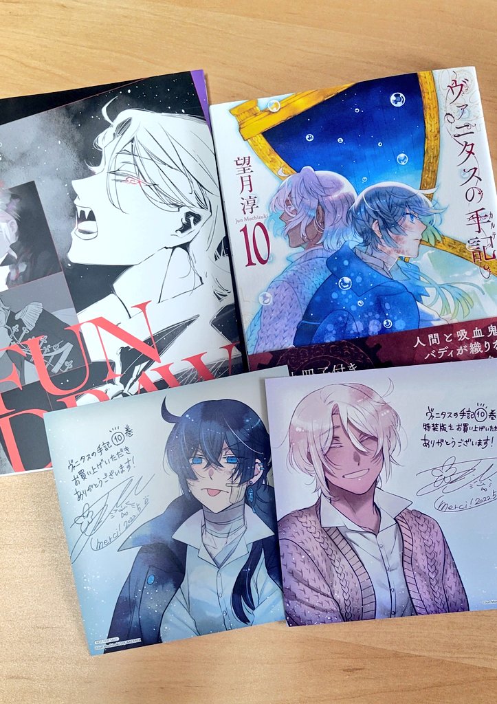 Got my VNC volume today! It came with a booklet filled with mochijun's twitter sketches!