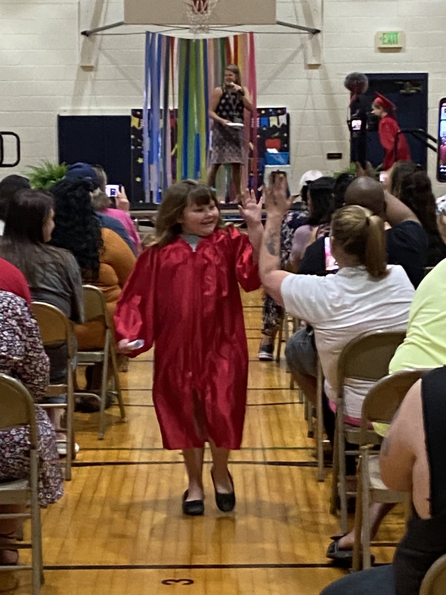 Elwood_STEM's tweet photo. Congratulations to our EH graduates! 🎓🔬🐾 @MrsKersey4 @TarrahHemming @nicholeribers https://t.co/dPfWdxpPwK