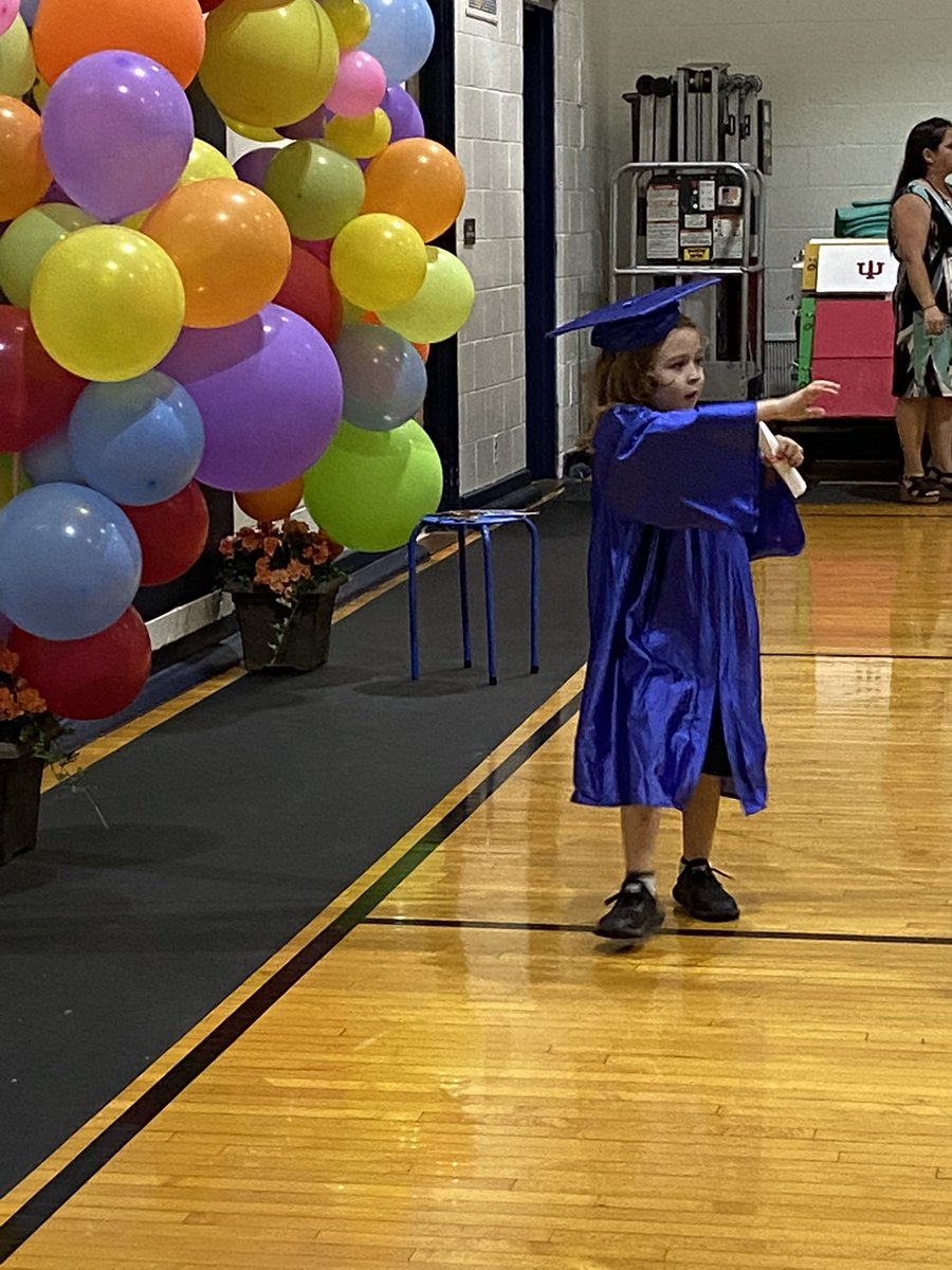 Elwood_STEM's tweet photo. Congratulations to our EH graduates! 🎓🔬🐾 @MrsKersey4 @TarrahHemming @nicholeribers https://t.co/dPfWdxpPwK