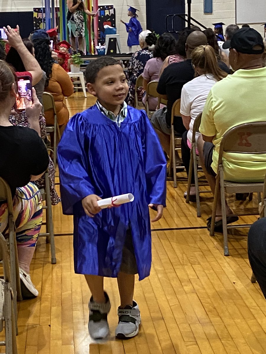 Elwood_STEM's tweet photo. Congratulations to our EH graduates! 🎓🔬🐾 @MrsKersey4 @TarrahHemming @nicholeribers https://t.co/dPfWdxpPwK
