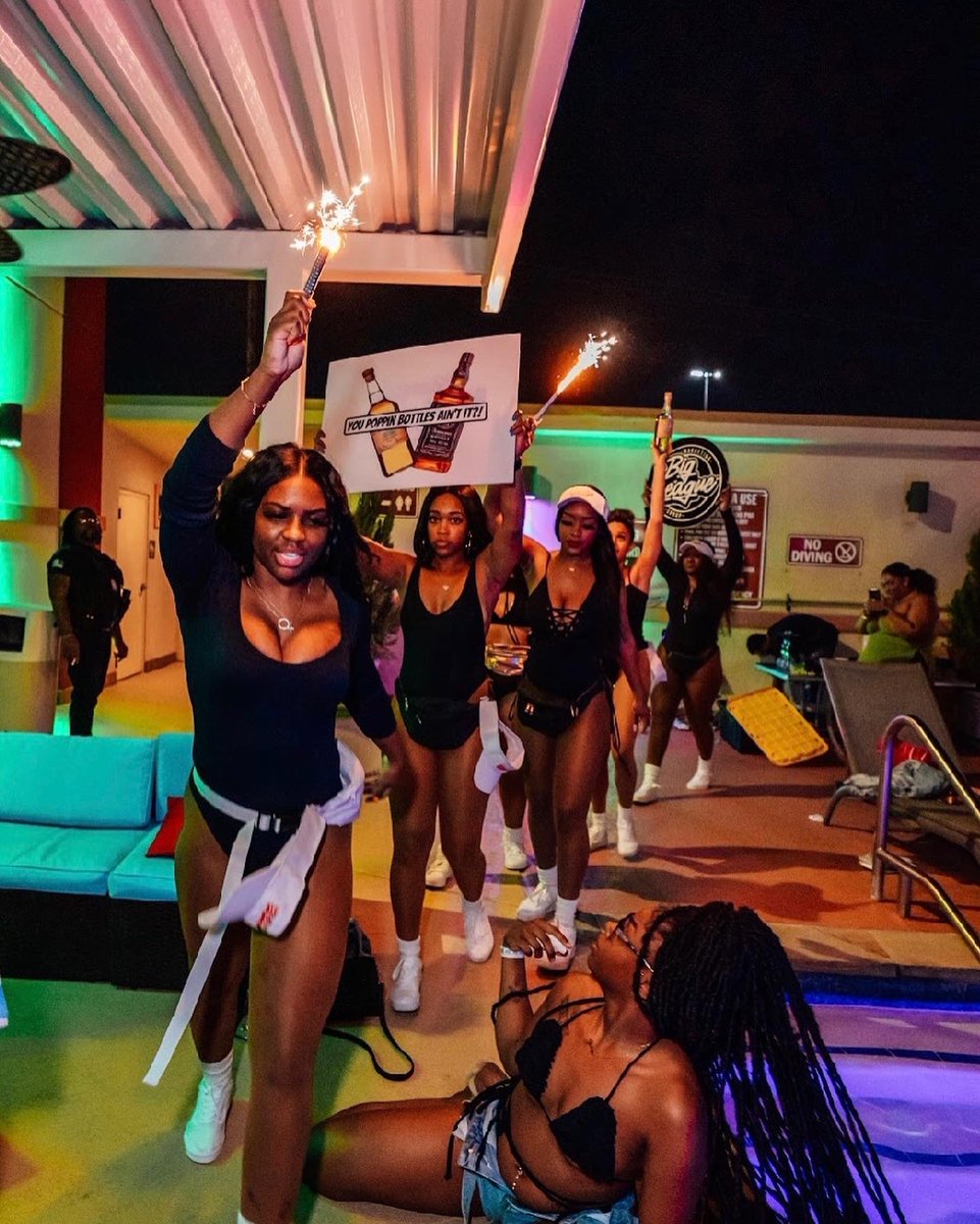 hauserg01's tweet photo. If ya ain’t HEARDD🗣🗣🗣 #WetDreamz it’s up June 4th ya digg
•
•
•
Bottle Service, Sections, &amp; Hookah 

Ladies free till 10pm w/rsvp only!!

Book ya sections/tables using link below 👇🏾 

https://t.co/17kOHywdEy 
#nightlife #arlington #dallasnightlife #LAW https://t.co/T9gFJx5BWO