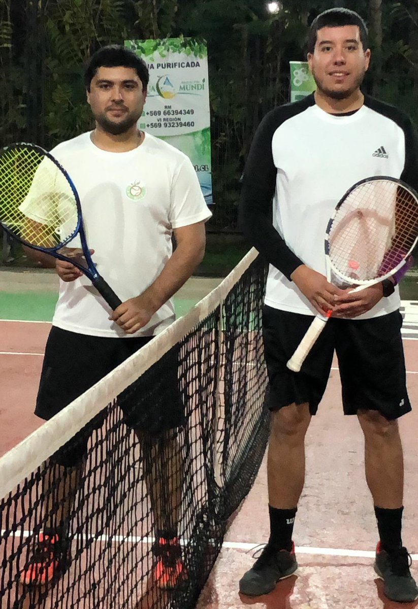 ClubTenisVA's tweet photo. ☝️ Arrancó nuestro Torneo #GloriasNavales 

Jaime Bruna (izq) venció recién por 7-6 / 4-6 y 10-8 a Jorge Lavanderos, avanzando a los Cuartos de Final de mañana

8° en el Court 

#VamosPorMás https://t.co/rOgNZmsJqs