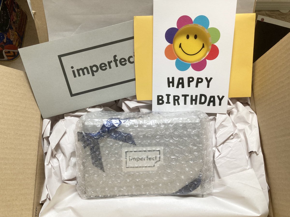 kmiaka's tweet photo. そういえば、お誕生日当日に友人からもらったお菓子にテンション🆙⤴️❤️
クッキーにキャラメルバナナやメープルナッツのクリームを塗って食べるそう。
いつも美味しいものを贈ってくれます😍🎶
#inperfect https://t.co/7rqR1k3xUk