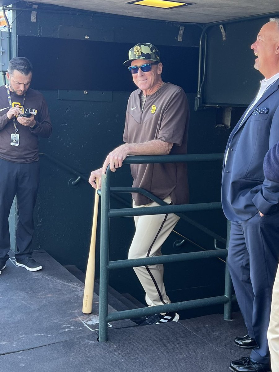 DonOrsillo's tweet photo. It was so great to spend some time with Bob Melvin before tonight’s game. @Padres #WelcomeBackBob https://t.co/ix8a6nYSFo
