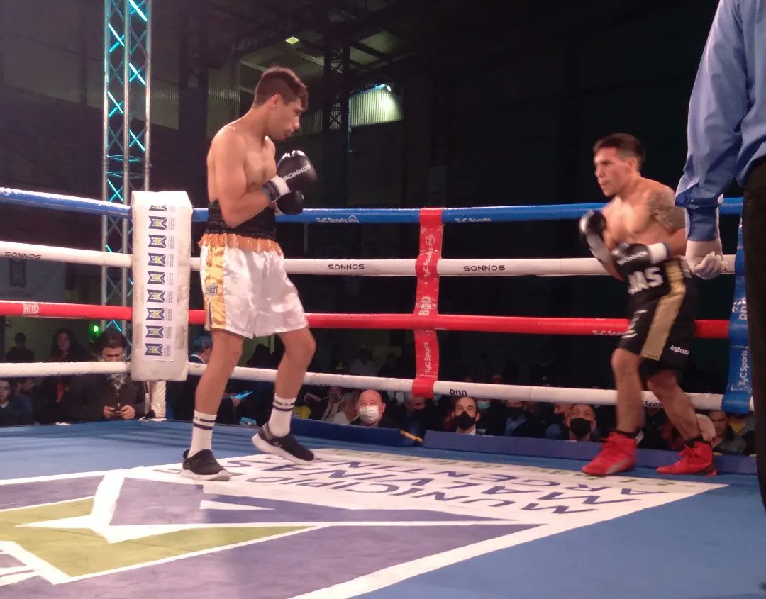 quemerodelsurok's tweet photo. 🥊 #Boxeo #Huracán 
📍Poli Diego A Maradona (Pablo Nogues) 
🎊VICTORIA DE ELIAS
😎 Triunfo de Elias Paredes (7(3KO)-2 @BoxeoHuracan por KOT2 ante Fernando Torres .
⚖ ligero
😎 #VamosElias🎈 https://t.co/OPhXd3Pt9P
