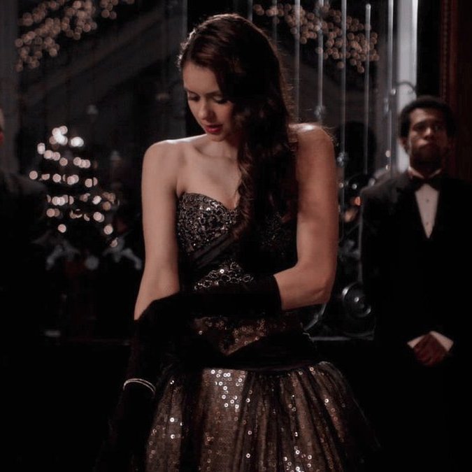 dobredelenx's tweet photo. O jeito que o Damon olha apaixonado para a Elena admirando cada detalhe é lindo demais https://t.co/A3h2iQaTtT