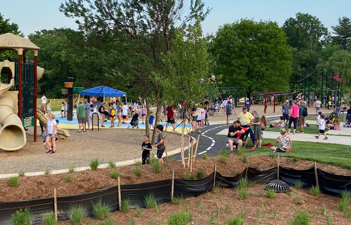 Super thanks <a href="/CrozetPTO/">Crozet Elementary PTO</a> <a href="/CrozetFire/">CROZET FIRE</a> <a href="/ACPD_VA/">Albemarle County Police Department</a> our Eagle Run event @CrozetKids <a href="/BrownsvilleES/">BrownsvilleES</a> joining us <a href="/k12albemarle/">AlbemarleCountySchls</a> what a huge turn out, beautiful, fun community-building event! #djguyton #zoomfencing #crozetcreamery #mobilicious #popitospizza #hopechurch #parentvolunteers