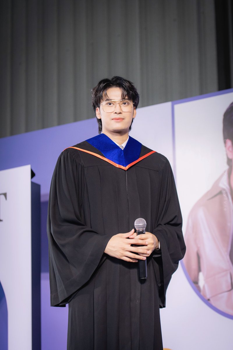 maysylvie's tweet photo. เรียนจบแล้ว เป็นบันฑิตแล้ว แต่ยังเป็นเด็กซุกซน เด็กขี้แกล้งคนหนึ่งอยู่ดี ไอต้าววว😂🤍

20.05.2022 | Bangkok University 
#CONGRATSNONTTANONT
#nontgraduation #NONTTANONT https://t.co/ODom1HceCv