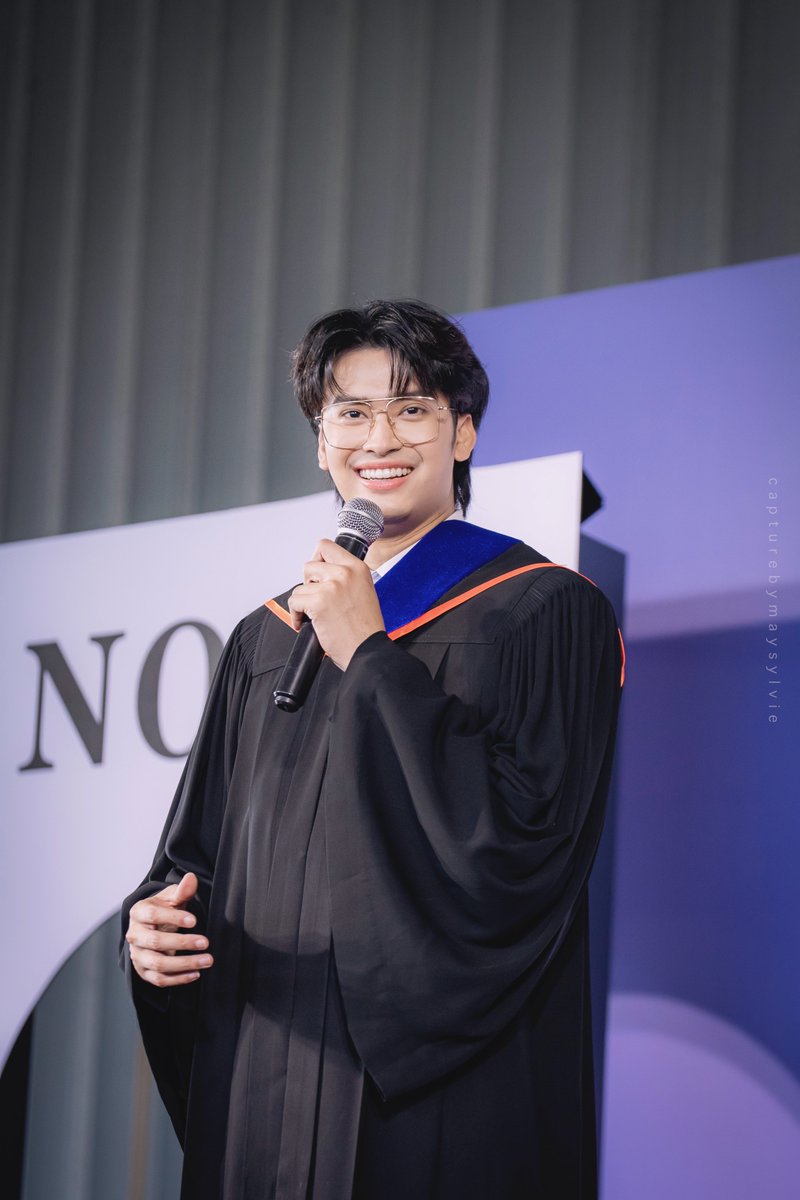 maysylvie's tweet photo. เรียนจบแล้ว เป็นบันฑิตแล้ว แต่ยังเป็นเด็กซุกซน เด็กขี้แกล้งคนหนึ่งอยู่ดี ไอต้าววว😂🤍

20.05.2022 | Bangkok University 
#CONGRATSNONTTANONT
#nontgraduation #NONTTANONT https://t.co/ODom1HceCv