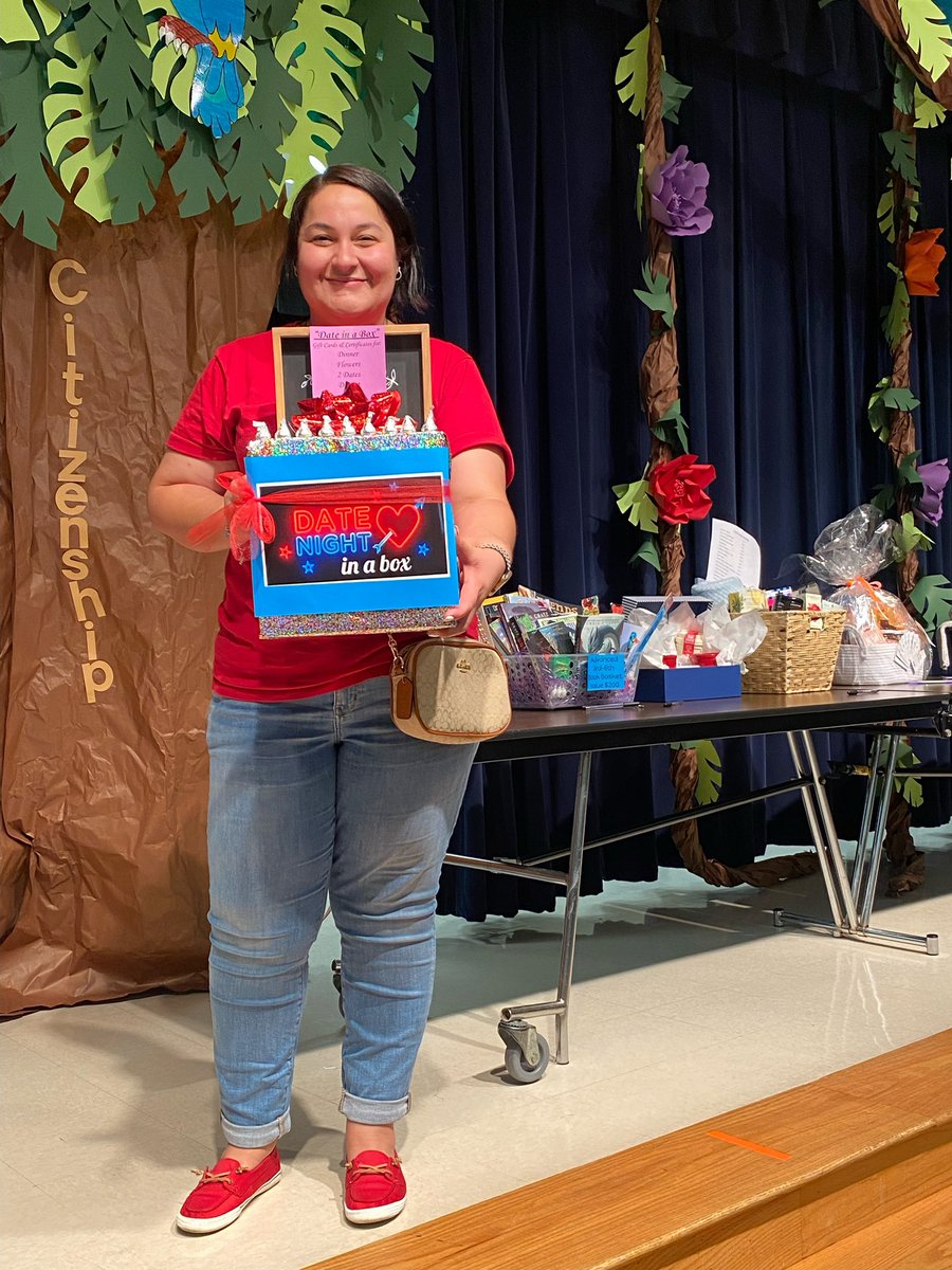 MurninPta's tweet photo. Congratulations to all of our winners and THANK YOU to everyone who participated in our silent auction this year!  Here’s some of our winners with their  baskets https://t.co/ByiDa3KSKF