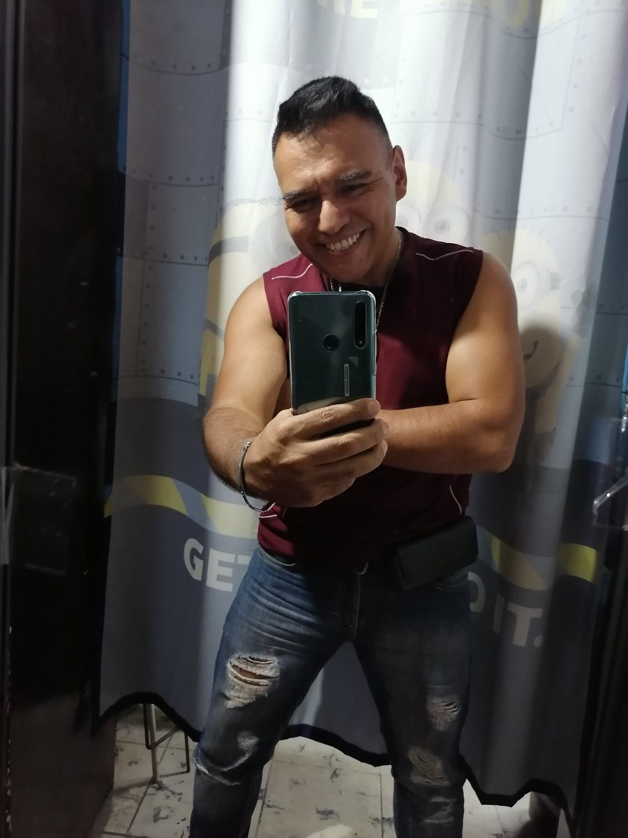ProfeChuy3's tweet photo. @Chacalesmexico5 Abrazote desde Morelia Michoacan México! Soltero, maduro, Moreno, masculino! A la orden https://t.co/atD7EfrhPu