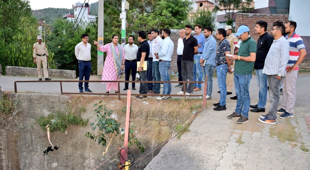 udhadm's tweet photo. #DevikaProject

DDC Udhampur, Krittika Jyotsna inspects pace of ongoing works being executed by UEED 

Direct agencies for timely completion of Projects, restoration of dug up lanes.
@dioudhampur @FOBUdhampur https://t.co/oVkNfzAcN8
