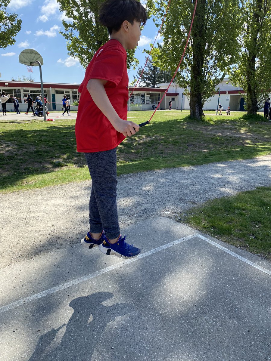 brentwoodSD41's tweet photo. Brentwood Park students raised $4790 for the Heart and Stroke Foundation and had a fun day of skipping during our Jump Rope for ❤️ event today! #sd41 https://t.co/Nu45LMYXi4