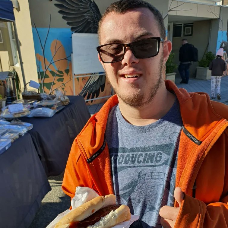 RecycleManPerth's tweet photo. Viko enjoys a #democracysausage at @MoerlinaSchool in #CurtinVotes electorate.
#auspol #righttovote #Downsyndrome #AusVotes2022 #democracy #NDIS #saveourndis #recycleman 
@DownSyndromeWA @DSiupdate https://t.co/s6eX2qPUJd