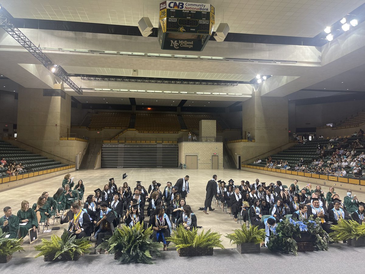 amramsey13's tweet photo. Congratulations to the Early College High School at Midland College Class of 2022! #WeAreMISD https://t.co/2AFzISUNUH