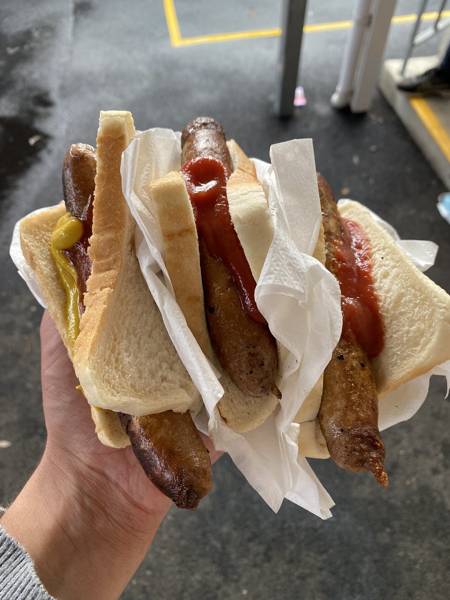 timmiddlemiss's tweet photo. They may only let you vote once, but you can eat all the democracy you like! #AusVotes22 https://t.co/AiqJoQ3CSH