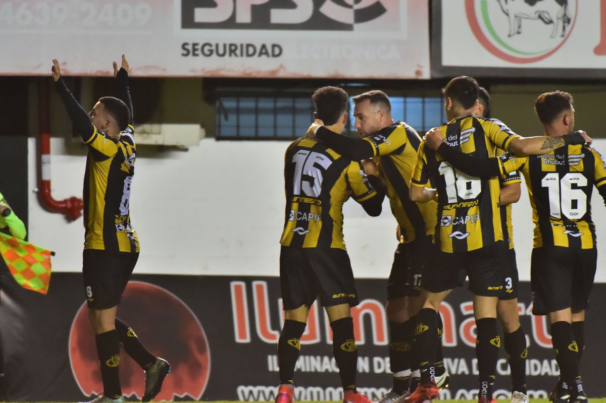 ClubMadryn's tweet photo. FINAL ⏱

#AllBoys 1-1 #DeportivoMadryn
⚽️ Rodrigo Migone 

@maxijonas 
#VamosAurinegro https://t.co/l1Hq92avZE