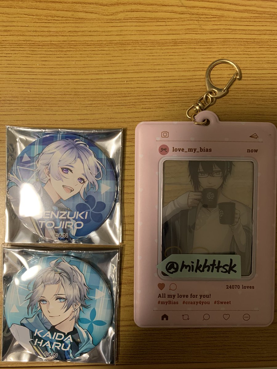 mikhttsk's tweet photo. 【交換】

にじさんじ V△LZ 2周年記念グッズ
缶バッジ　🔺　

譲▶︎🌞　🎻🛵

求▶︎ ☯️ >異種☯️グッズ

郵送のみのお取引となります
検索からでもお気軽にお声かけください。 https://t.co/gx32pNIUed