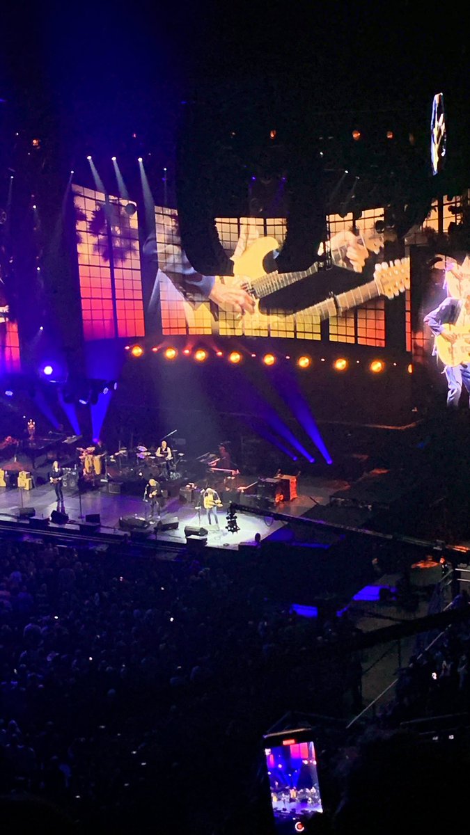 dec0eder's tweet image. 10/10 enjoyed my stay at Hotel California. It was such a lovely place and there was plenty of room. You can find it any time of year. Recommend the courtyard where people dance to remember and some dance to forget. Also saw some eagles which is pretty nice