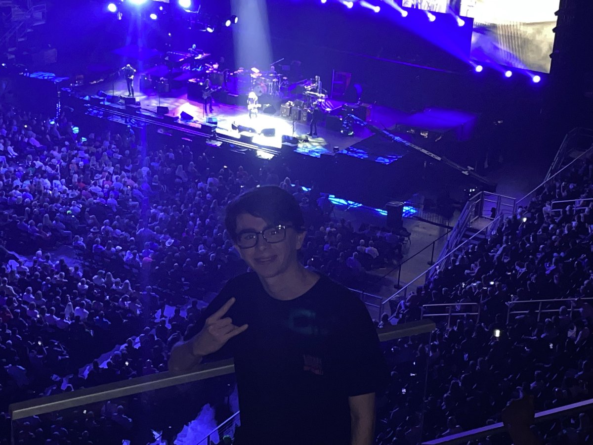 dec0eder's tweet image. 10/10 enjoyed my stay at Hotel California. It was such a lovely place and there was plenty of room. You can find it any time of year. Recommend the courtyard where people dance to remember and some dance to forget. Also saw some eagles which is pretty nice