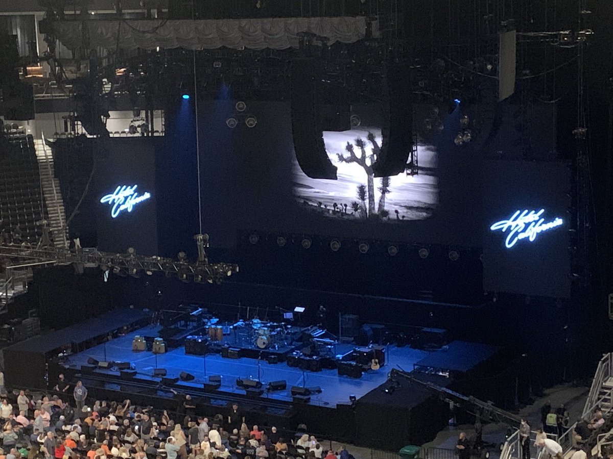 dec0eder's tweet image. 10/10 enjoyed my stay at Hotel California. It was such a lovely place and there was plenty of room. You can find it any time of year. Recommend the courtyard where people dance to remember and some dance to forget. Also saw some eagles which is pretty nice