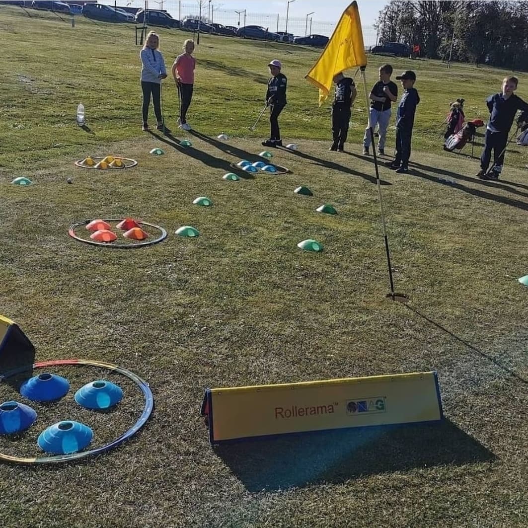FirstSwingAcad's tweet photo. ⛳JUNIOR GROUP COACHING⛳

Spaces available in our Junior Group Coaching classes @BrynMeadows 🏌️

For more information or to book please contact us at pro-shop@brynmeadows.co.uk 📧

#coaching #juniorgolf #golflessons #golfcoach #pgaprofessional #new2golf #Juniorlessons #academy https://t.co/cjwfi1FN4k