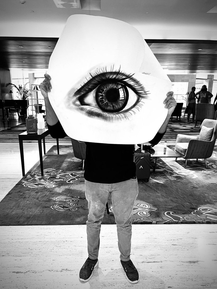 jojivisakh's tweet photo. GM #nftfam
Extremely glad to know your response to my artwork and much delighted to present it in editions before you.
"Mega Metaverse Eye" created during the workshop session- 'Art of Realism Charcoal portraits for Beginners' at @NamasteyNFT.Did this in 20 minutes.
#NFTs https://t.co/1uCzodnJ4F