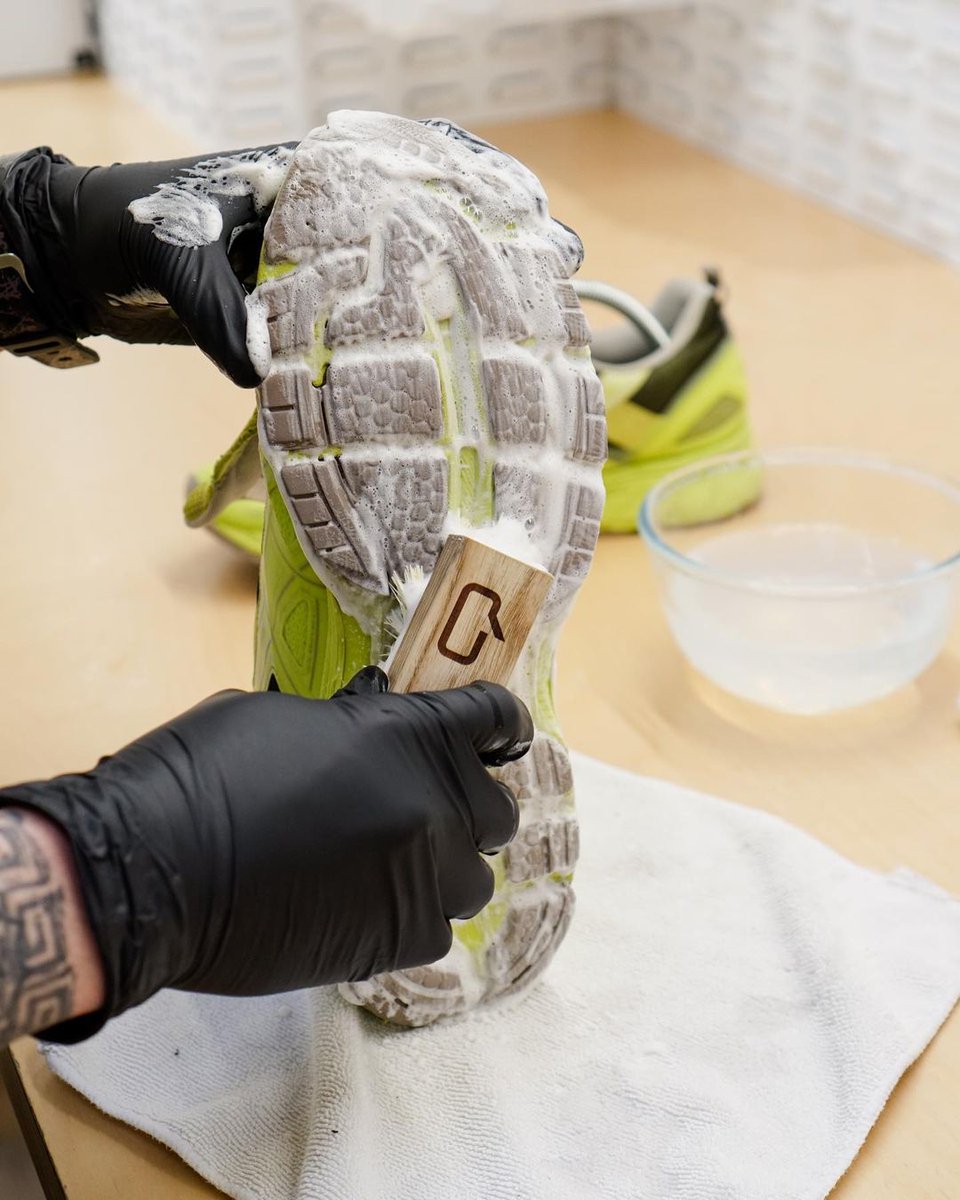 bespokesneakers's tweet photo. Keep your sneakers looking fresh and clean with us! https://t.co/wGNkPiecOH
