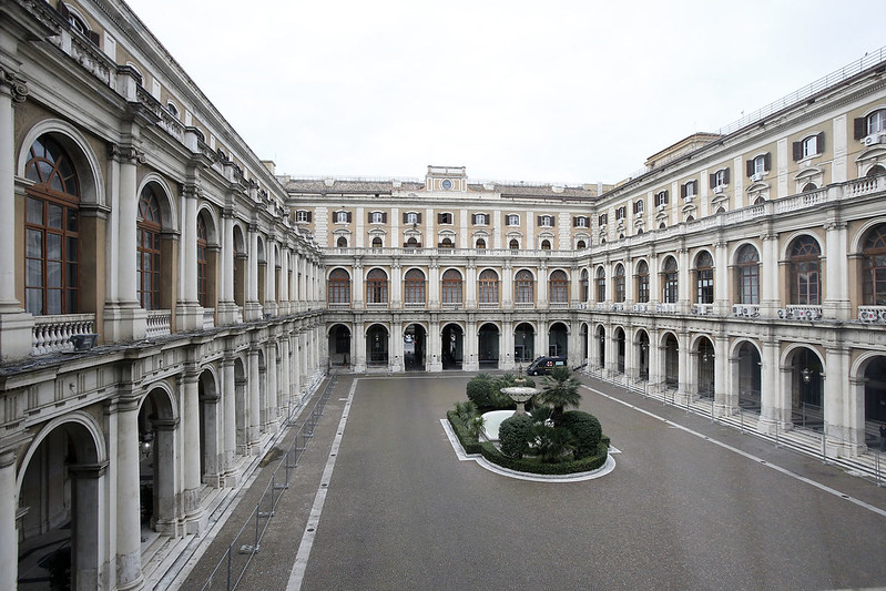 MEF_GOV's tweet photo. 📷Il MEF riapre le porte al pubblico nell’ambito di @openhouseroma. Oggi dalle 10 alle 19 visite guidate gratuite al Palazzo delle Finanze in via XX Settembre 97 con un percorso storico-culturale pensato per i visitatori.

Info▶️ https://t.co/AzbW5L29lD 

#OHR22 #OpenHouseRoma https://t.co/9wCDj4qSot