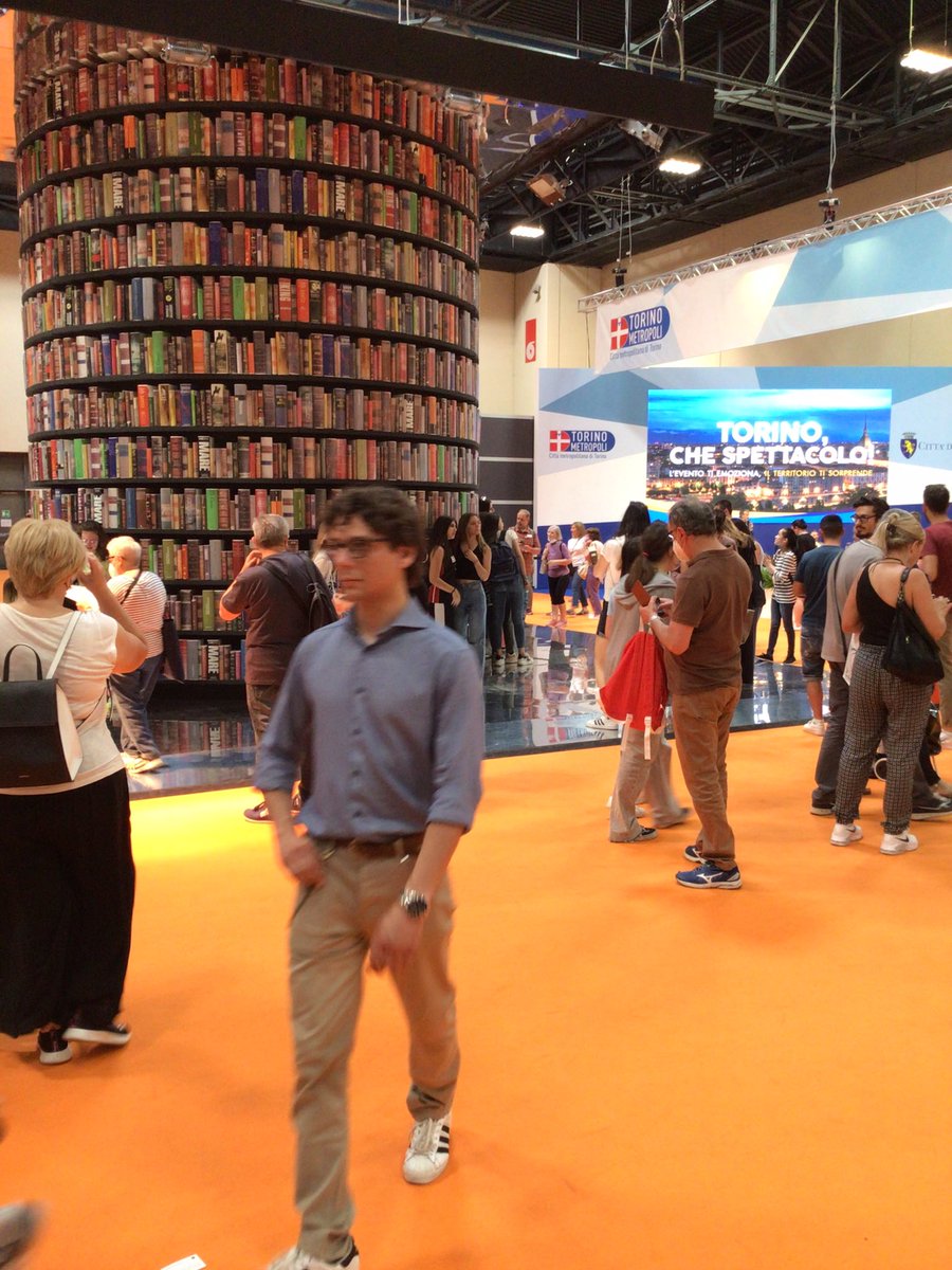 Sempre splendido ritrovarci tutti al Salone di Torino <a href="/SalonedelLibro/">Salone Libro Torino</a>  #SalTo22 #SalTo2022 #torino
