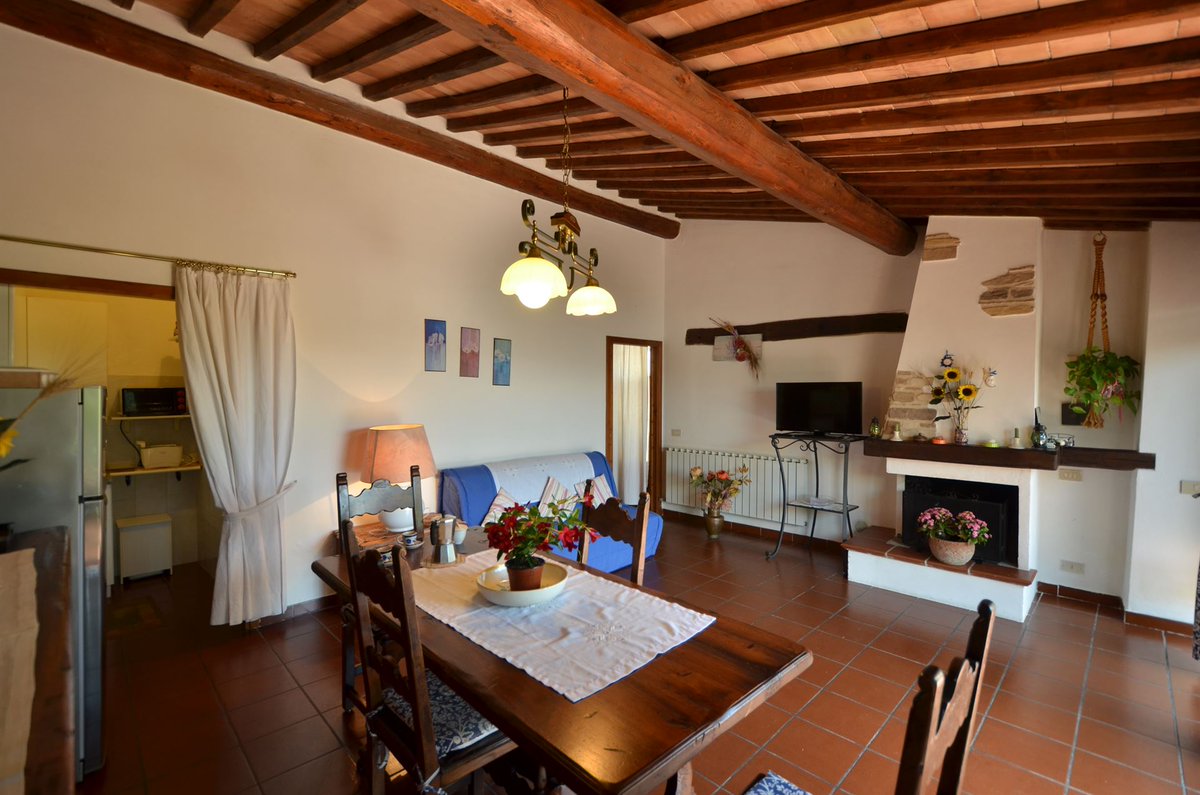 ToTuscany's tweet photo. Villa Il Sole e la Luna is a traditionally Tuscan ground floor apartment with a private garden situated in the lovely Partena resort. Comprised of 18 properties, the resort is within easy reach of Siena. #colledivaldelsa #HolidayResort #TuscanHamlet https://t.co/PDB9aZXJtc https://t.co/3noLI2J2vi