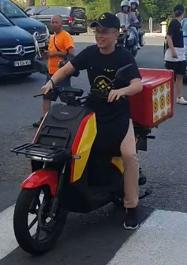 dongqin666's tweet photo. Super Takeaway Man https://t.co/kg6EkWUqNC