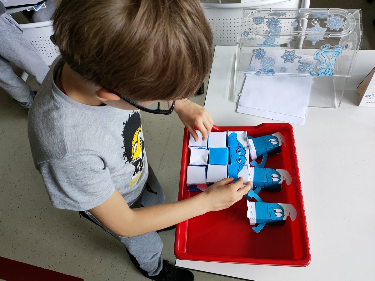 AdrianaBujag's tweet photo. How many interesting things have students discovered by researching information about #Belgium! The adventures of the #Smurfs was a continuation of the discoveries.@his_global @HeritagePrimary @HisIpc @CorlateanuInga https://t.co/DqtCkU1wEb