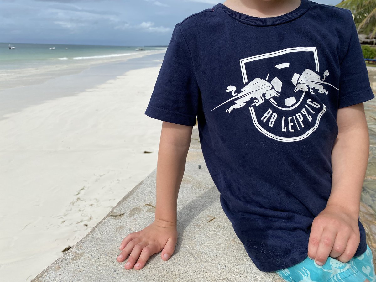 RBEule82's tweet photo. @RBLeipzig Nach Berlin schaffen wir es heute leider nicht, Kenia ist doch zu weit weg, der Support ist euch aber gewiss und Daumen sind gedrückt. Und nächstes Jahr wird bei der Urlaubsplanung besser aufgepasst 😂. https://t.co/p3YliZ0qm7
