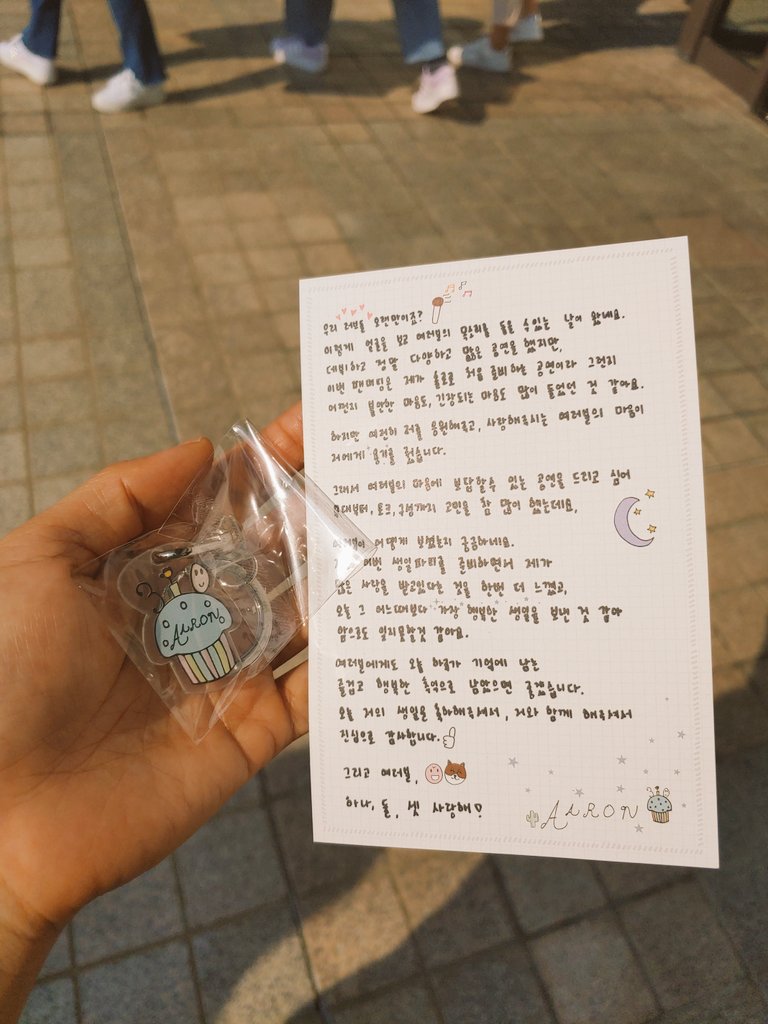 talkaboutNU's tweet photo. 팬사랑도 사랑이지만.
역시 일잘.
곽아론은 재능있는 훌륭한 플레이어 뿐만 아니라 현명한데 철학까지 있는 오너.
사랑한다 곽아론
#AARON
#아론이의_모든_순간을_응원해 
#아론의_푸른달_스무하루_생일축하해 https://t.co/VPaaNcdoNB