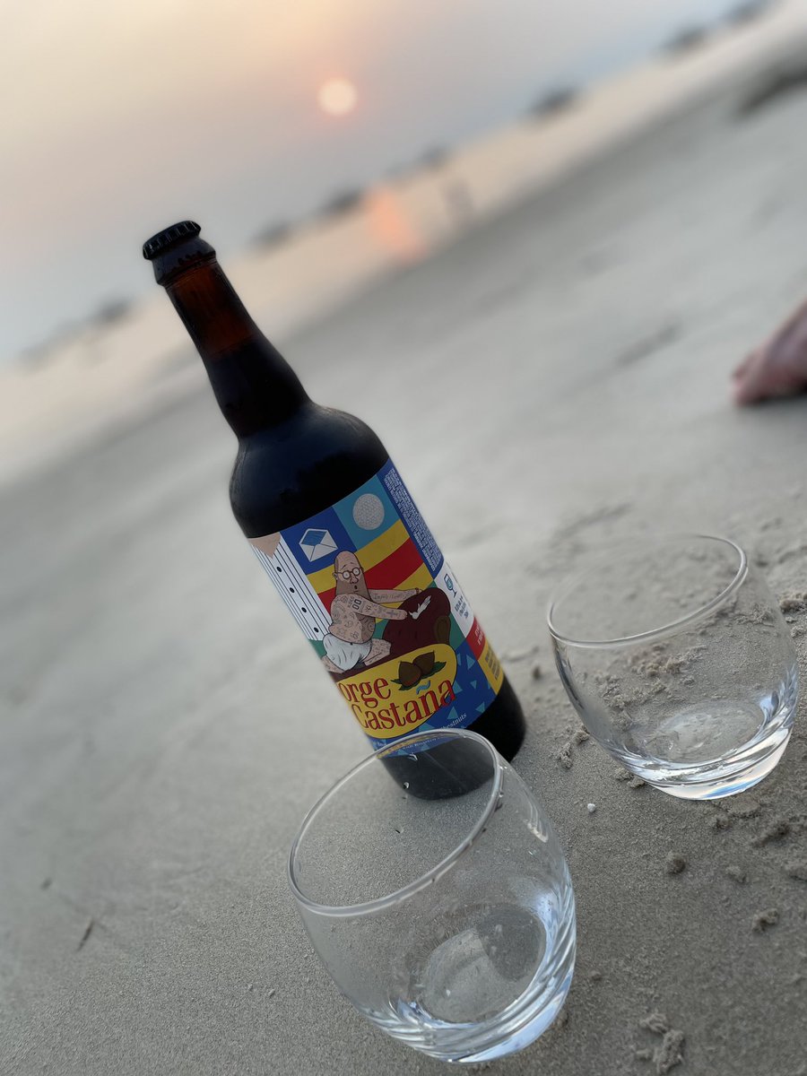 RobiSebi's tweet photo. We finally cracked open this amazing #beer 
#againsthegrainbrewery #Seinfeld #beachlife 
A beer about nothing https://t.co/HMd8NzIQgh