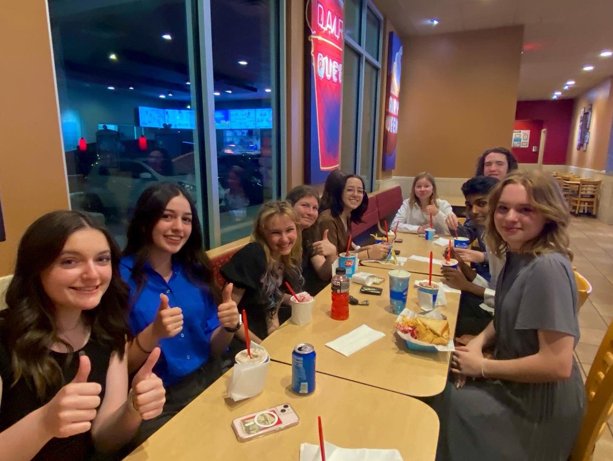 PerryDECA's tweet image. That is a wrap for the 2021-2022 Officer Team. Congratulations to our new officer team of Grace Knutson, Juliet Read, Katelin Mascari, Stella Jones and Bella Keselman. #maximizeyourmomentum #maxmomentum