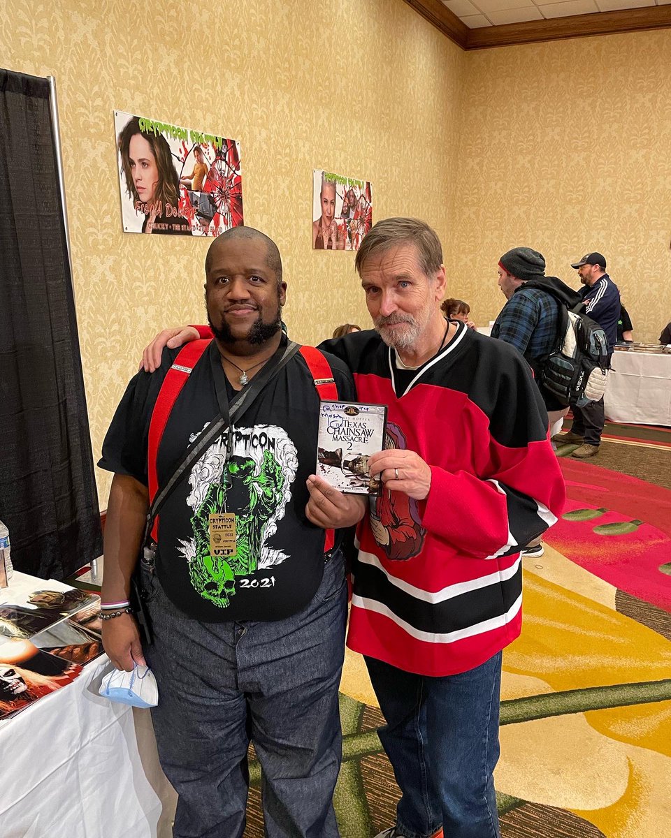 wiccaburr's tweet image. Met @fionadourif and @choptopmoseley before taking in some short films at the con. #crypt22 #crypticonseattle