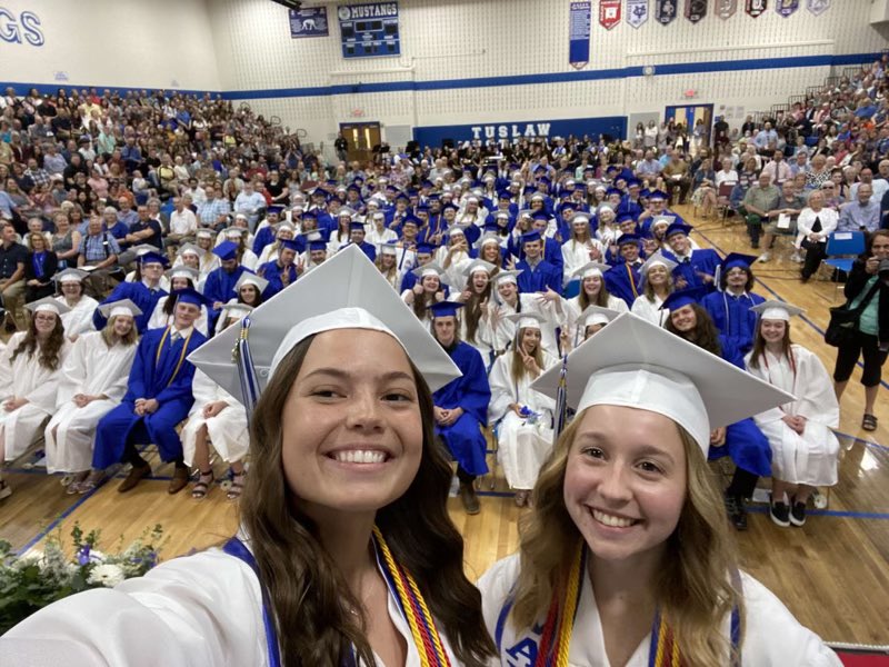 cmccuneDGKNews's tweet image. Best #classselfie ever! Congratulations to @TuslawHigh Class of 2022!