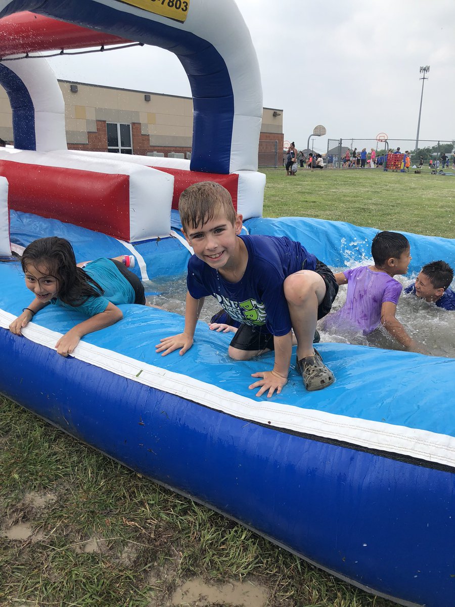 Ms. Everett's Class tweet media