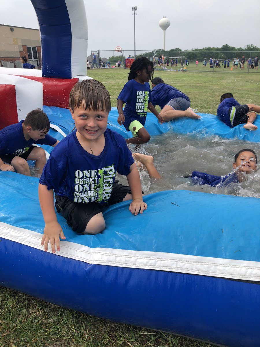 Ms. Everett's Class tweet media