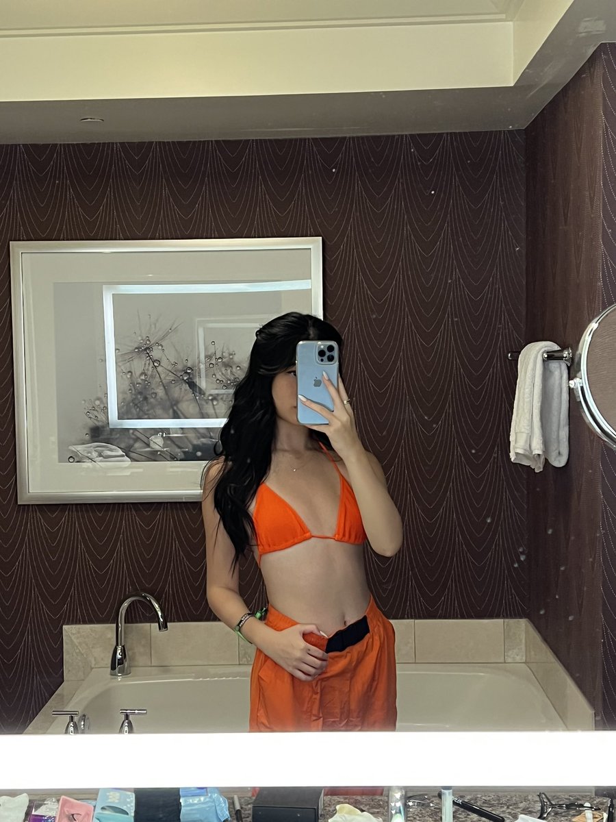 suuniiee's tweet photo. orange you glad im radiant in val, challenger in league, and just cool af https://t.co/Goe2TXky6l