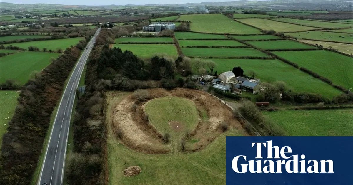 tac_org's tweet photo. A rare stone circle has been found at a Neolithic henge site in Cornwall.

https://t.co/A4wEVydf5i

#Archaeology #UK #Neolithic https://t.co/UIRUiK5Gse